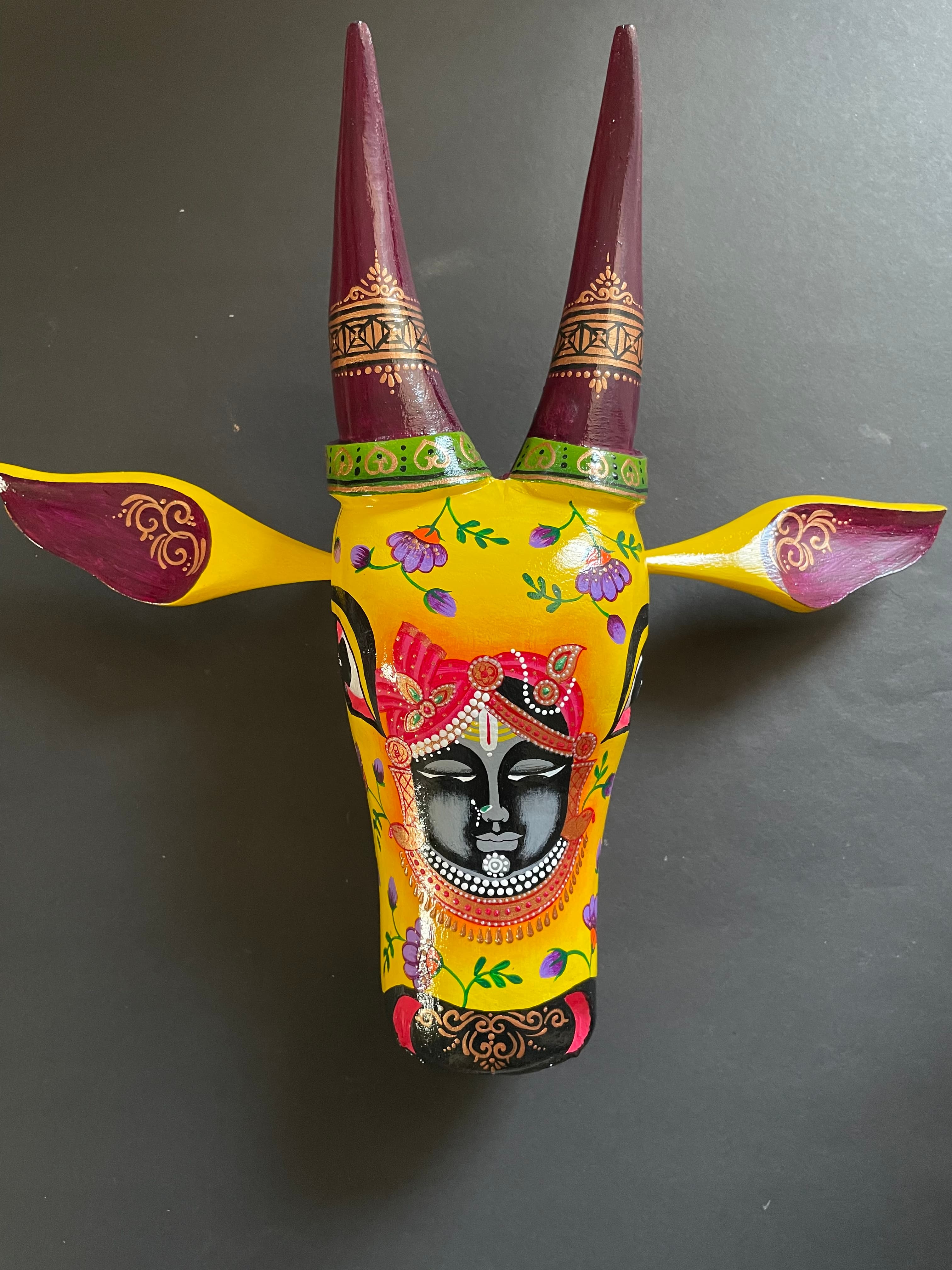 Hand_Painted_Cow_Heads_3_ahgbxa