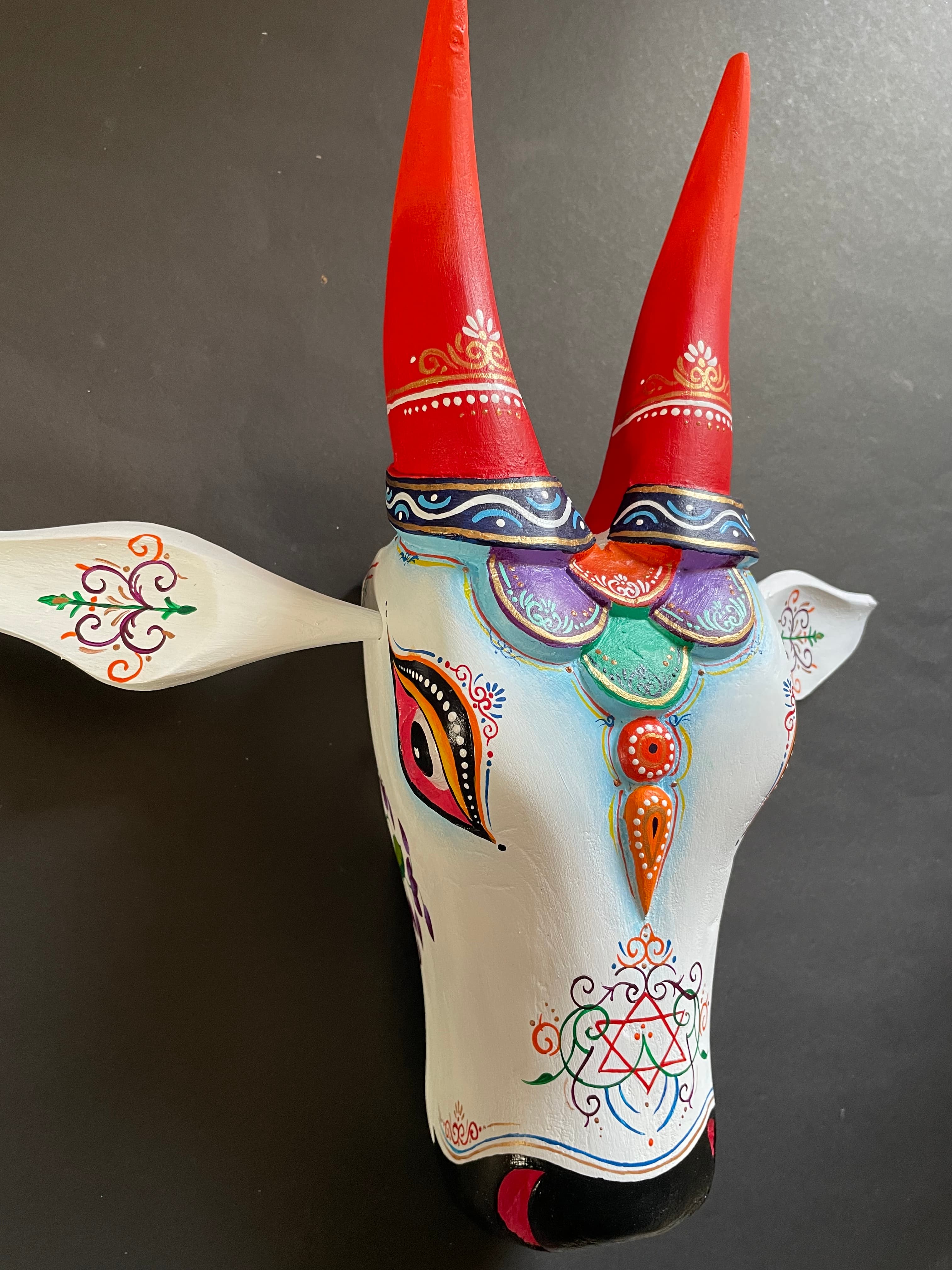 Hand_Painted_Cow_Heads_5_vgprzb