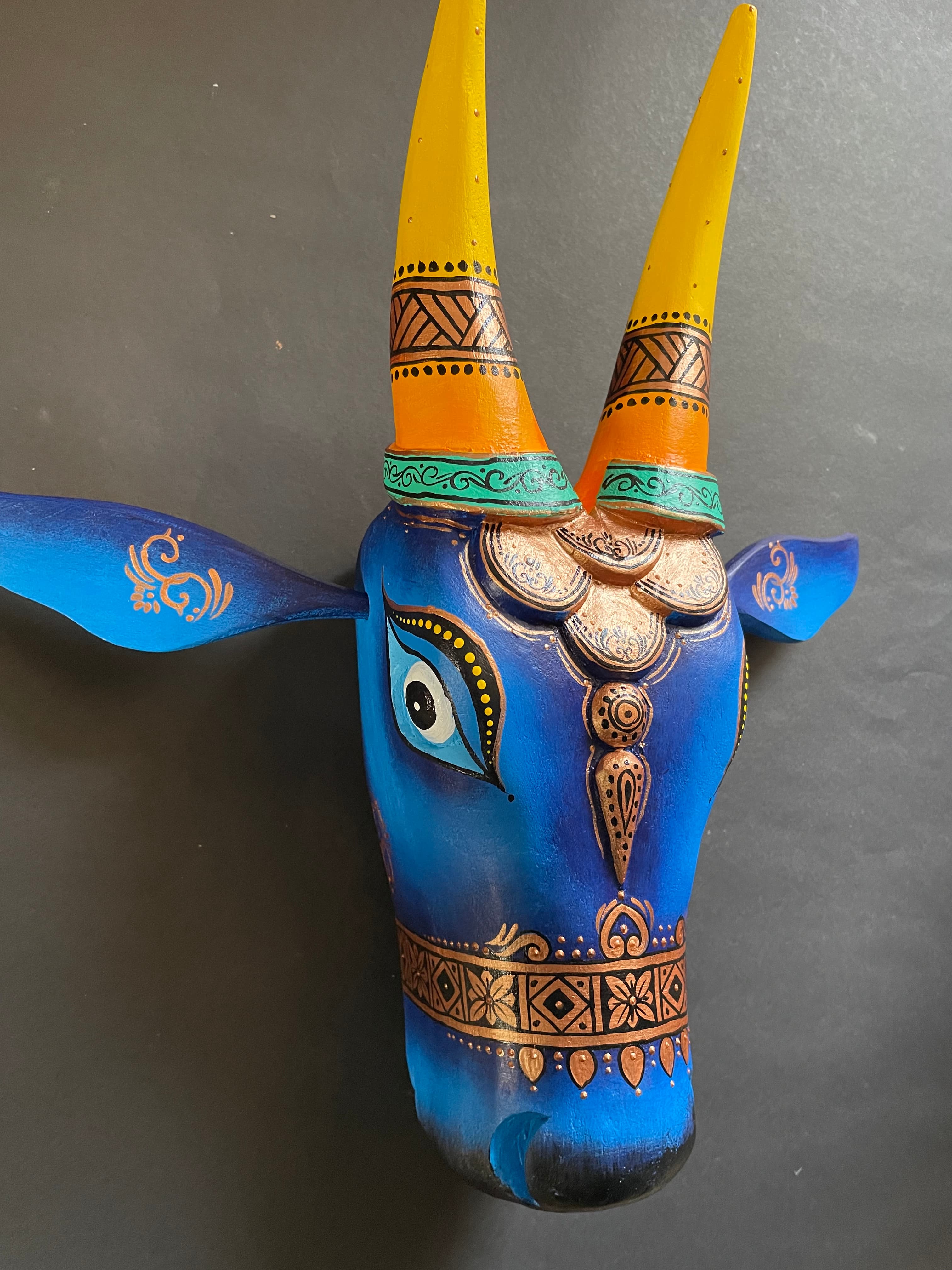 Hand_Painted_Cow_Heads_7_dz881d